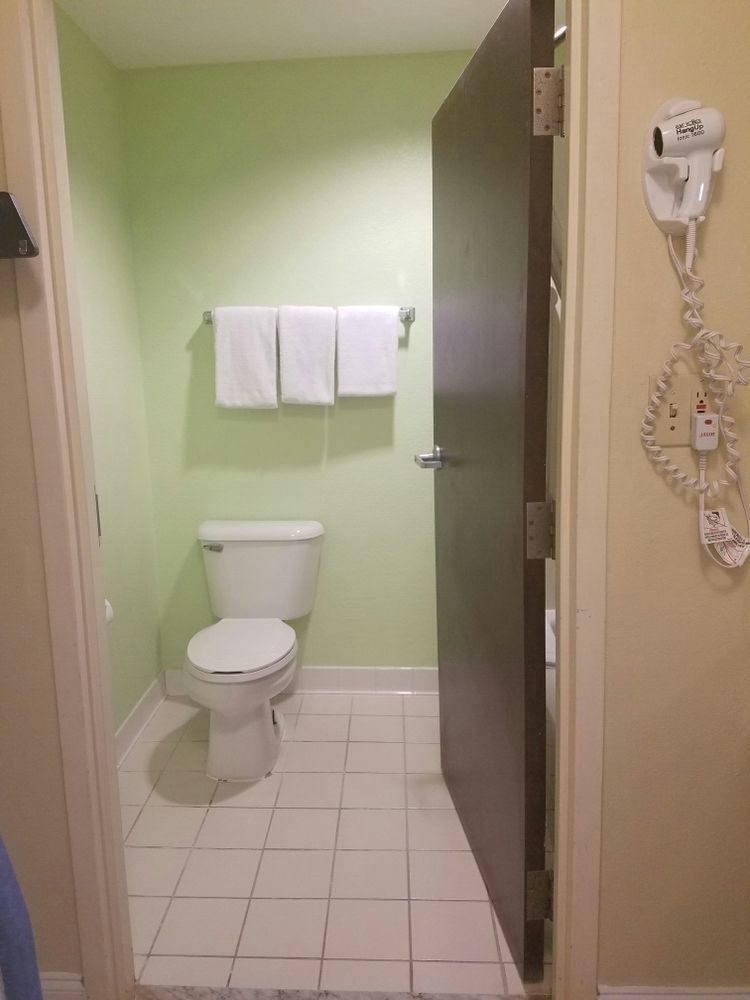Eagles Nest Inn Стейтсбъро Екстериор снимка