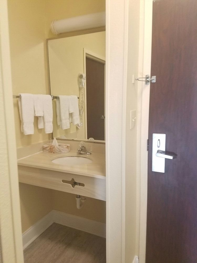 Eagles Nest Inn Стейтсбъро Екстериор снимка