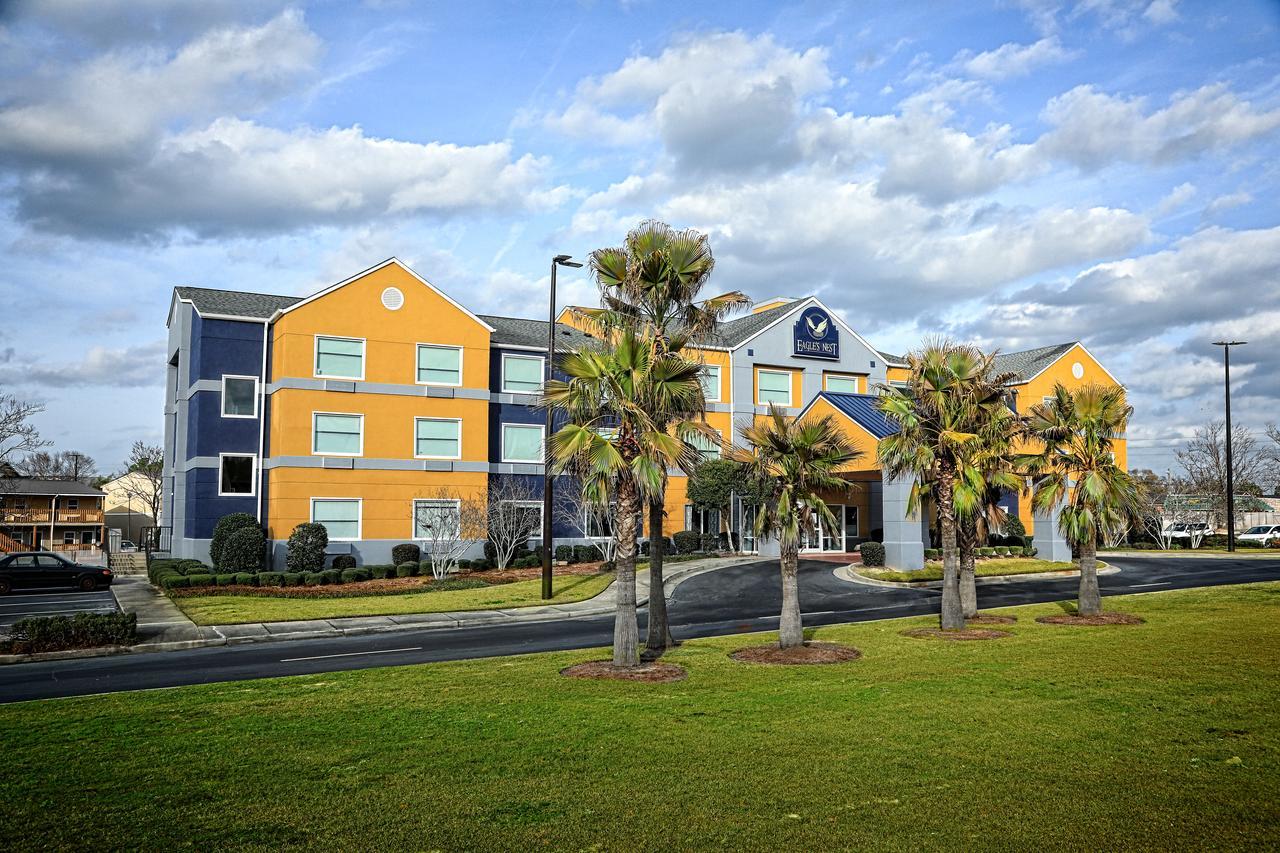 Eagles Nest Inn Стейтсбъро Екстериор снимка