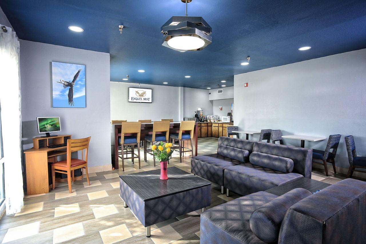 Eagles Nest Inn Стейтсбъро Екстериор снимка