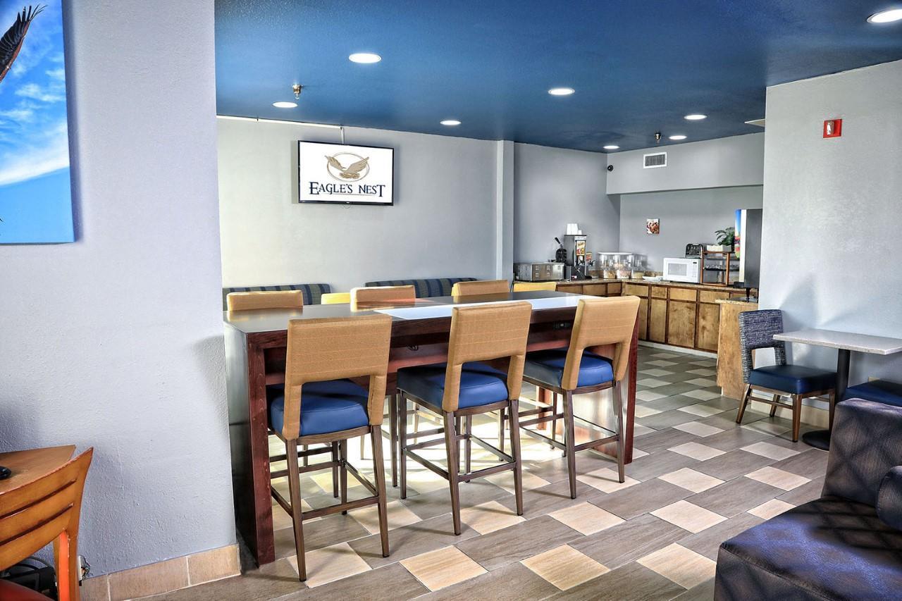 Eagles Nest Inn Стейтсбъро Екстериор снимка