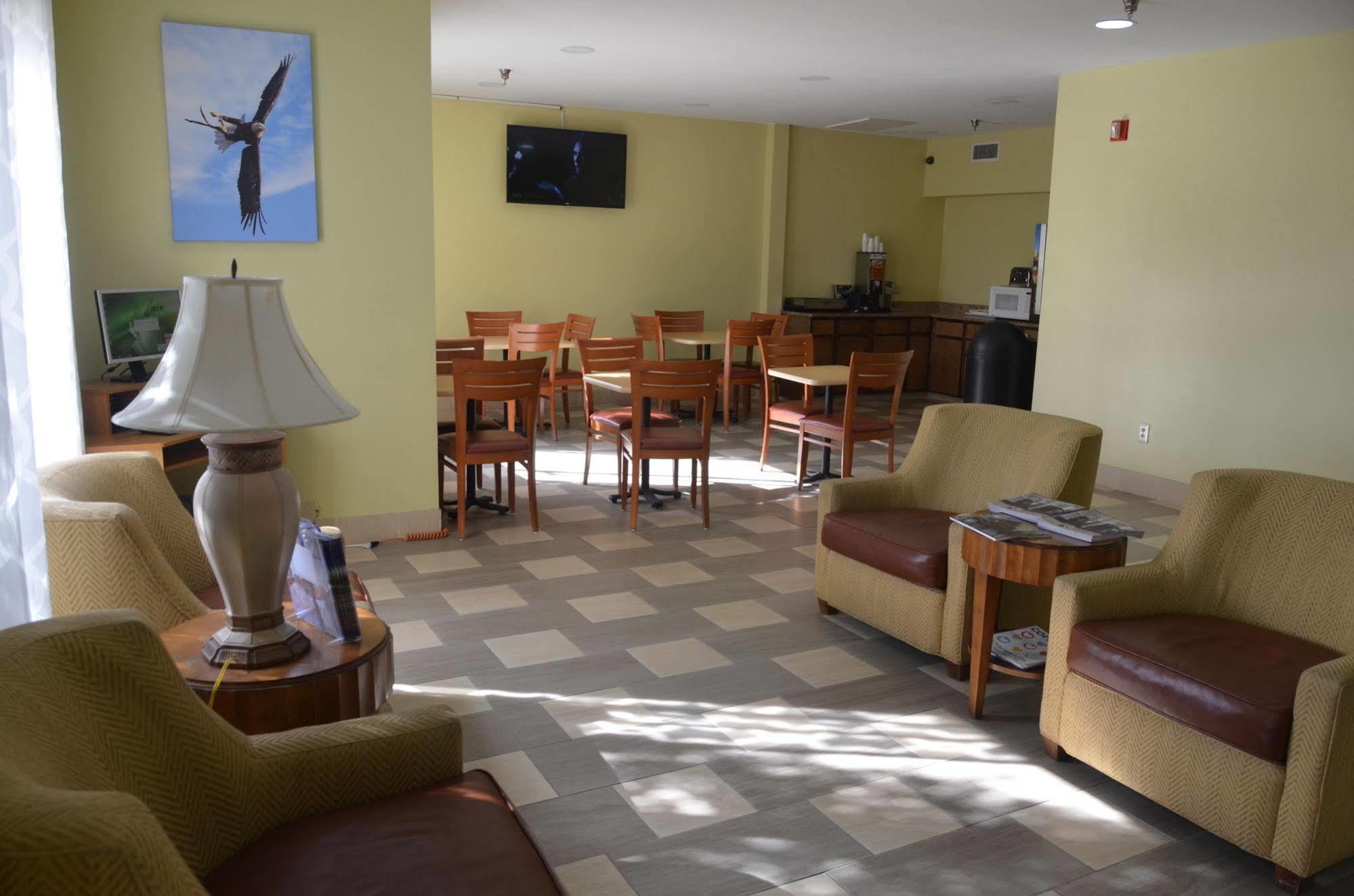 Eagles Nest Inn Стейтсбъро Екстериор снимка