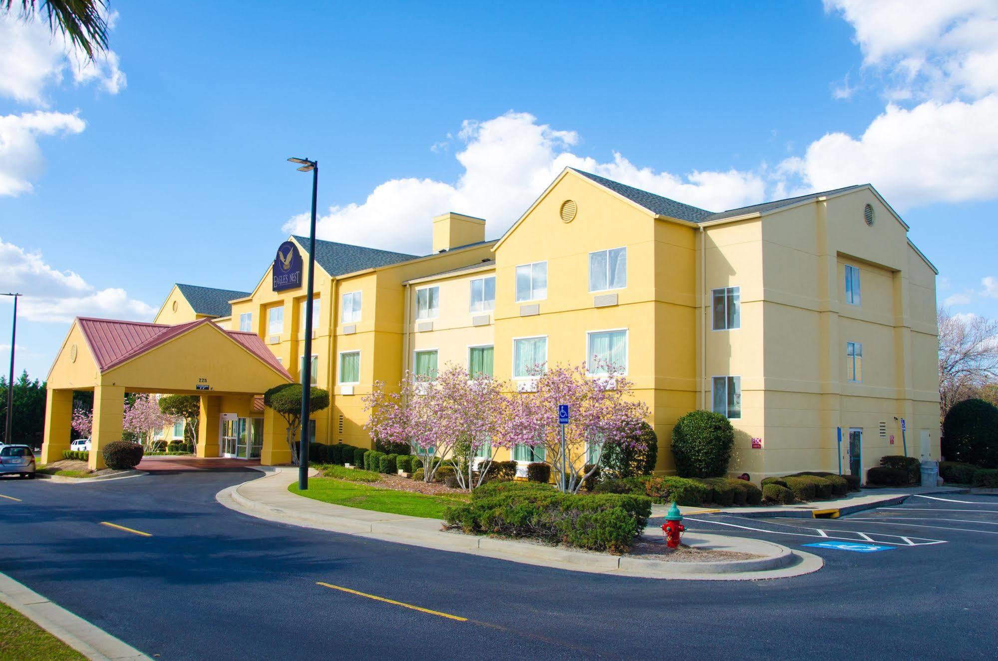Eagles Nest Inn Стейтсбъро Екстериор снимка