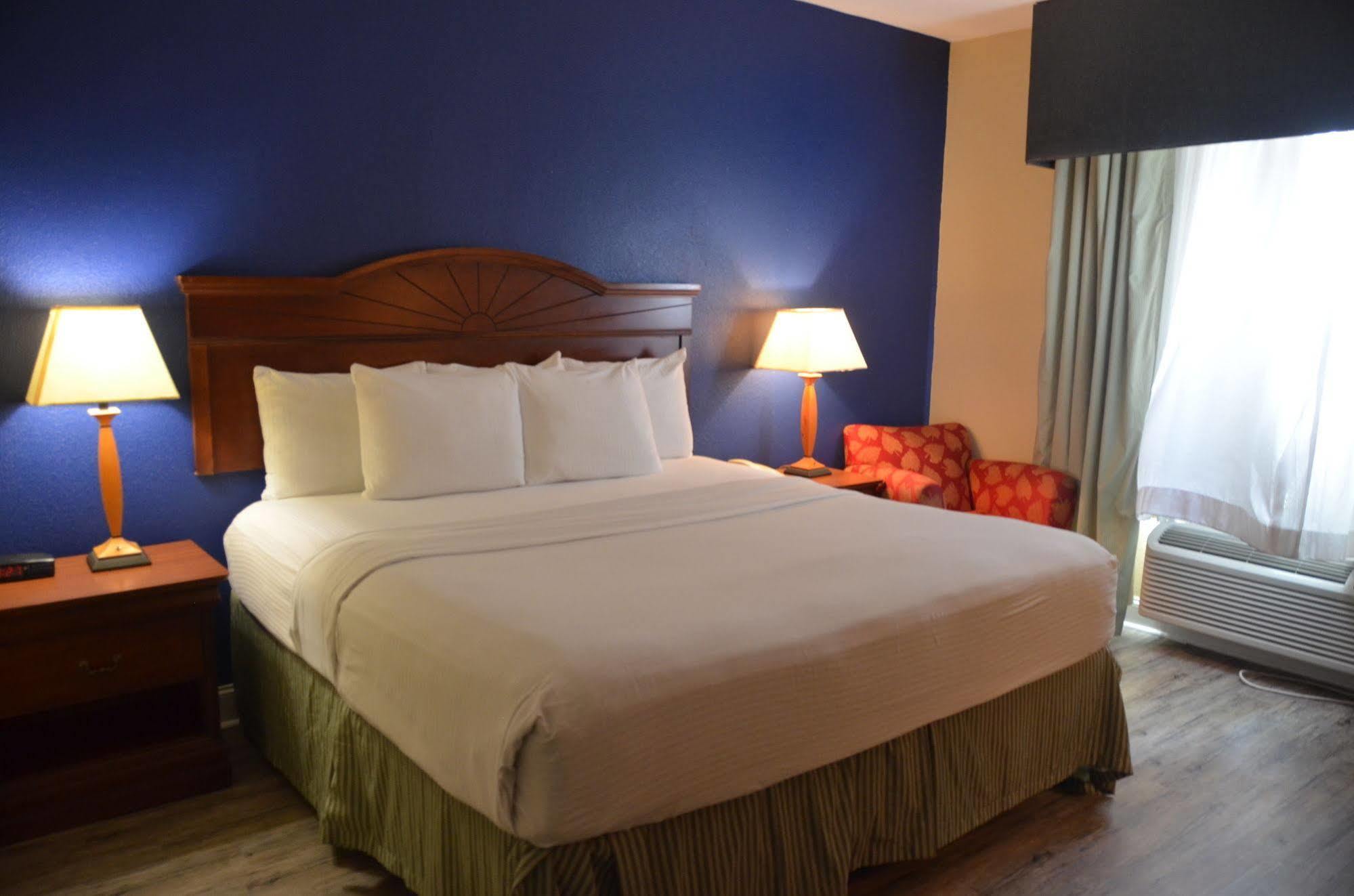 Eagles Nest Inn Стейтсбъро Екстериор снимка