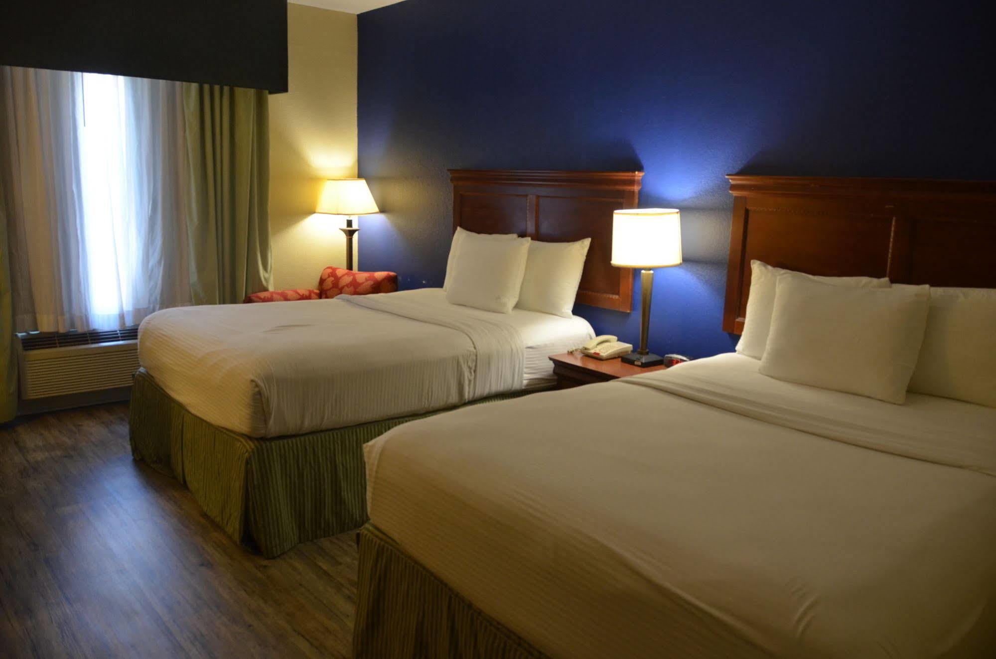 Eagles Nest Inn Стейтсбъро Екстериор снимка